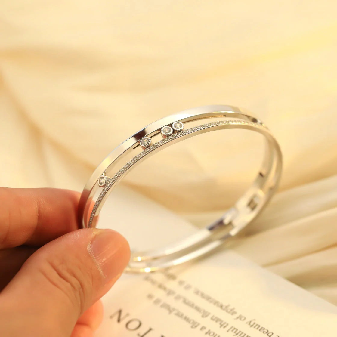 [Leaves]Move Romane Diamond Bangle Bracelet