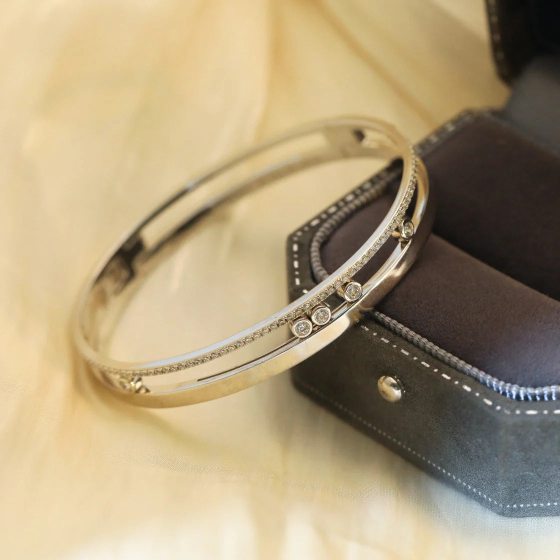 [Leaves]Move Romane Diamond Bangle Bracelet