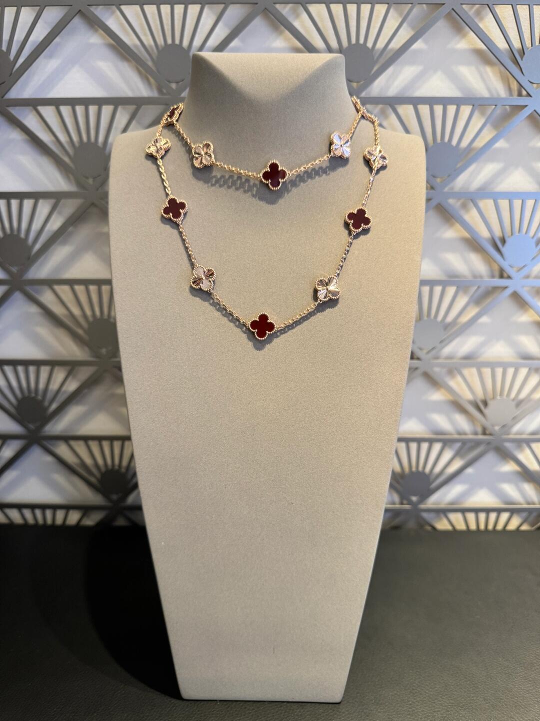 [Leaves]CLOVER 20 MOTIFS LASER CARNELIAN NECKLACE