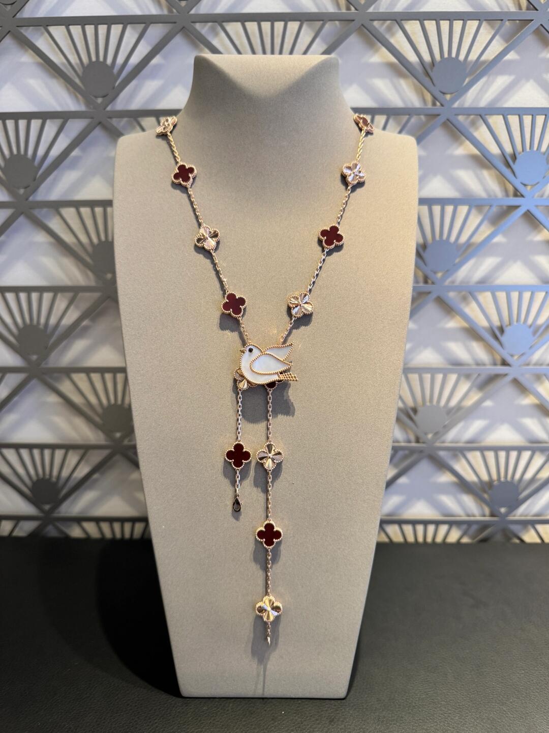 [Leaves]CLOVER 20 MOTIFS LASER CARNELIAN NECKLACE