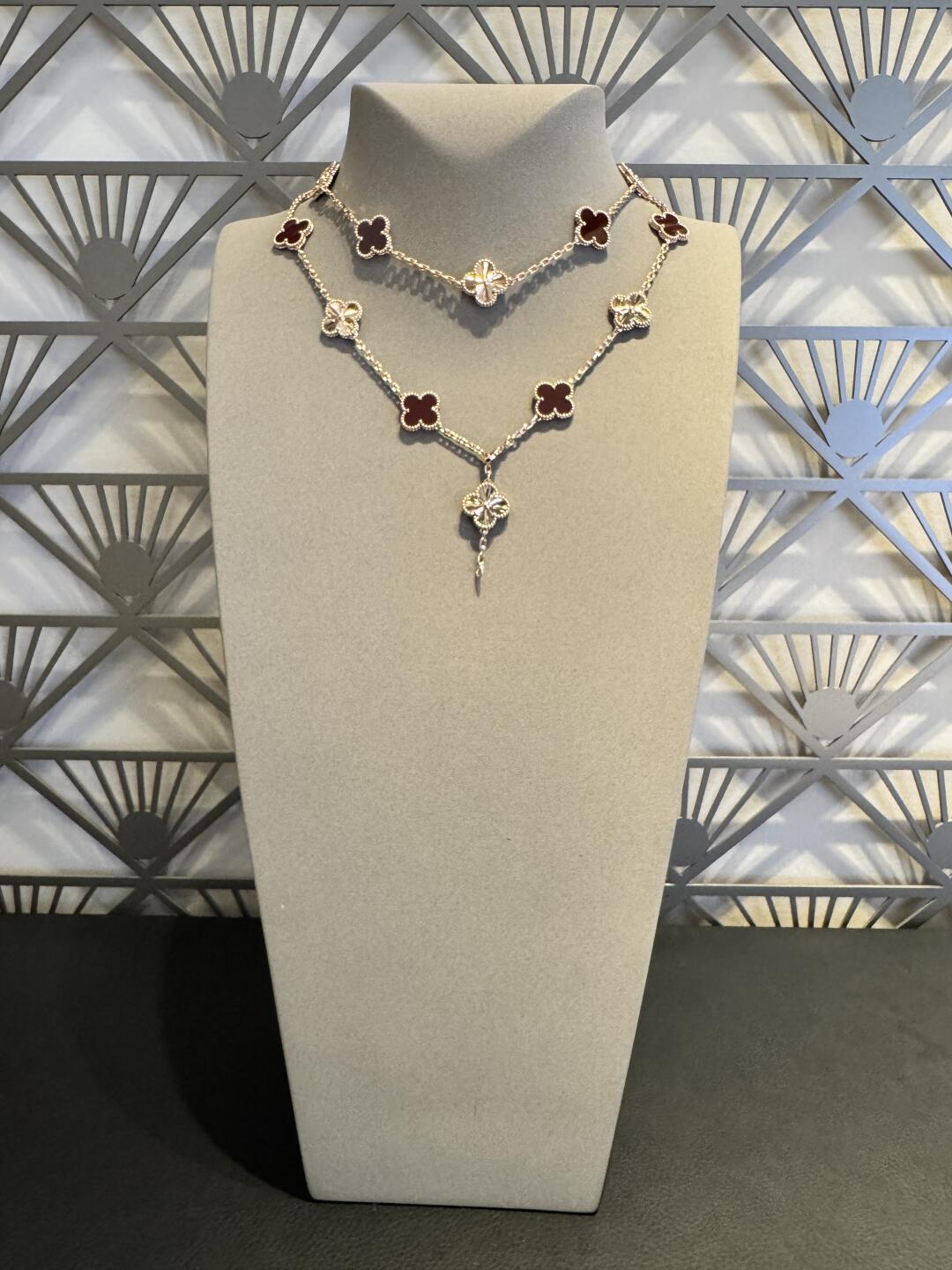 [Leaves]CLOVER 20 MOTIFS LASER CARNELIAN NECKLACE