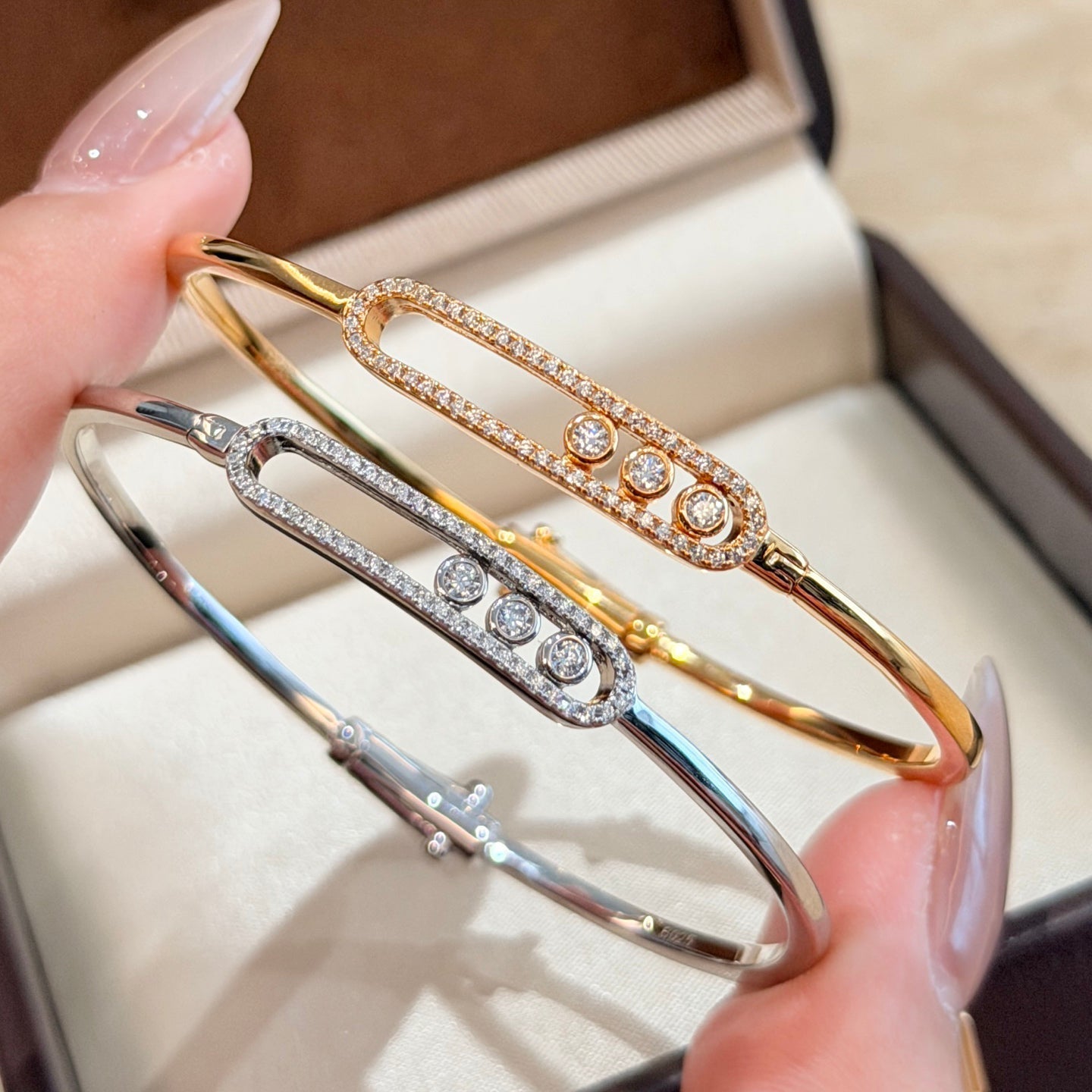 [Leaves]MOVE PAVÉ DIAMOND BANGLE BRACELET M