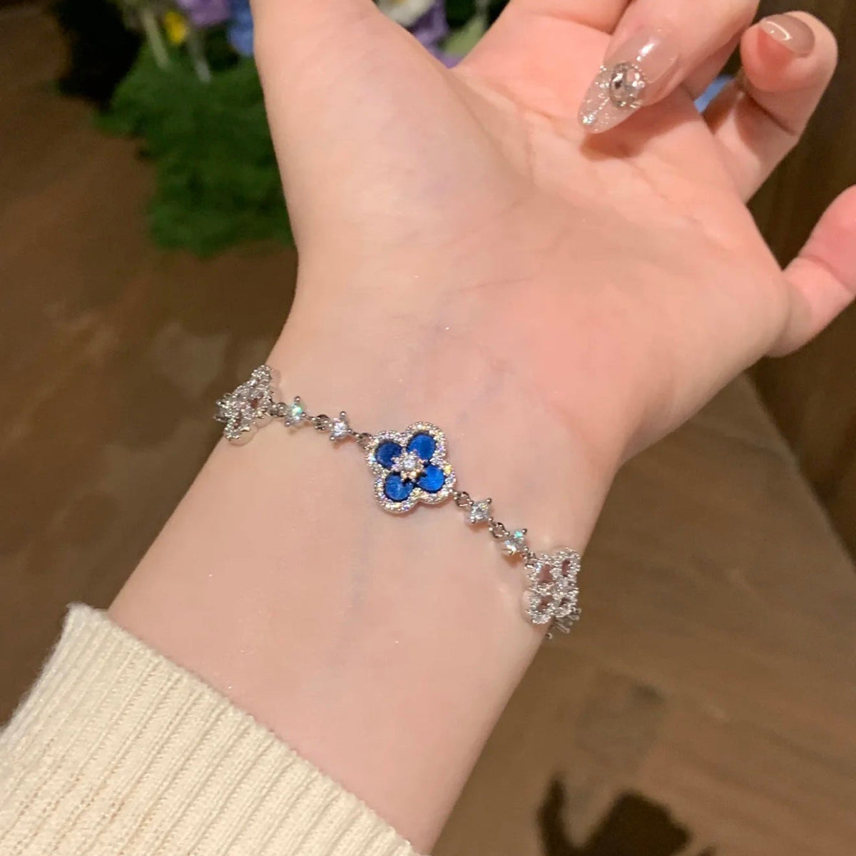 [Leaves]CLOVER 5 MOTIF PINK BLUE RED WHITE BRACELET