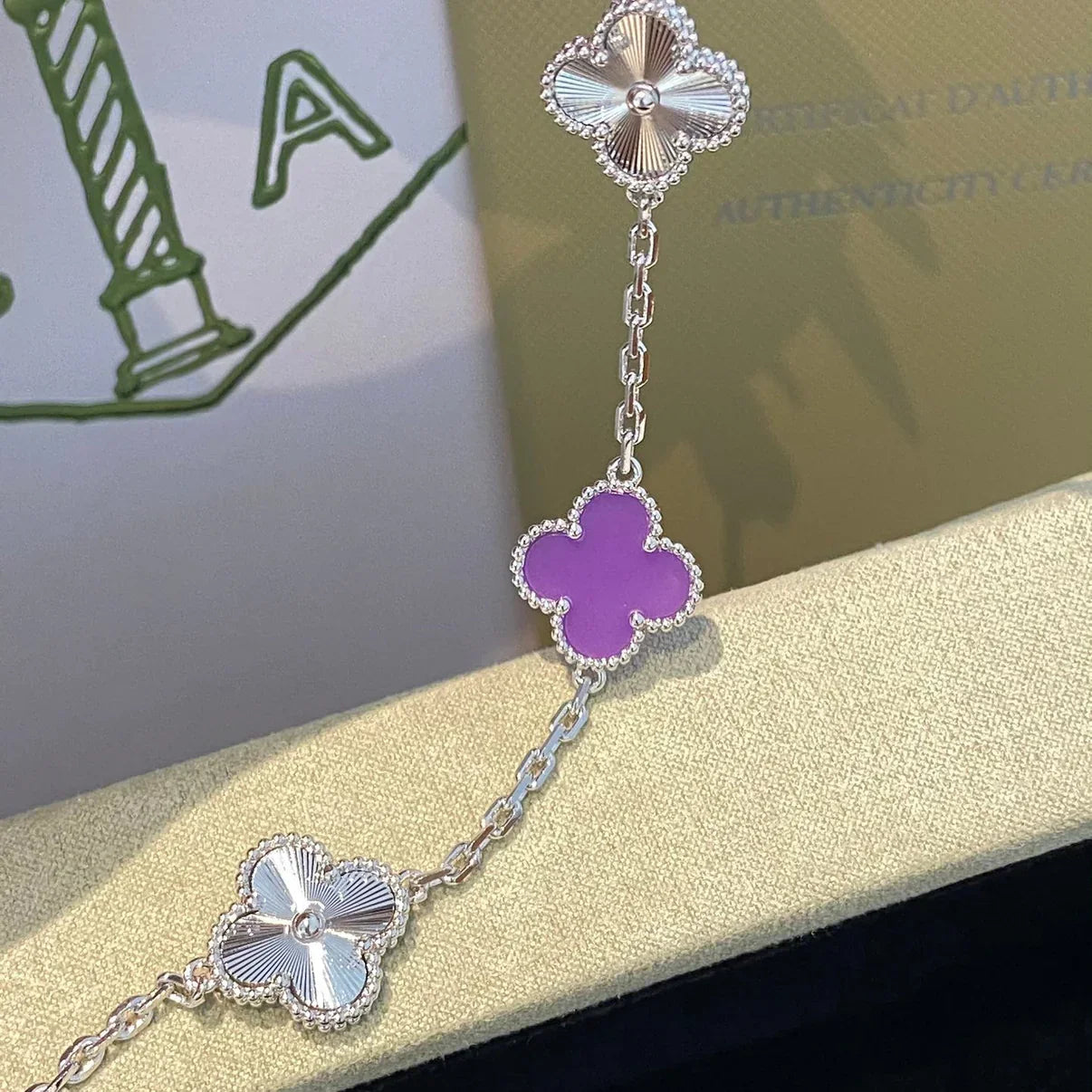 [Leaves]LUCKY CLOVER 5-MOTIF BRACELET - VIOLET COLLECTION