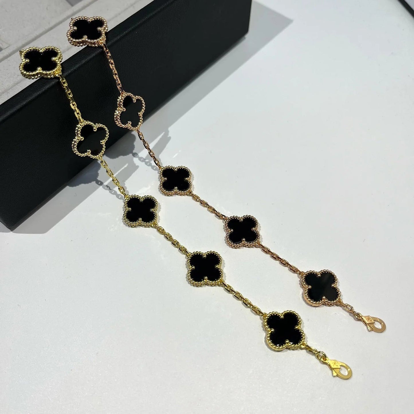 [Leaves]LUCKY CLOVER 5-MOTIF BRACELET - BLACK OXNY COLLECTION