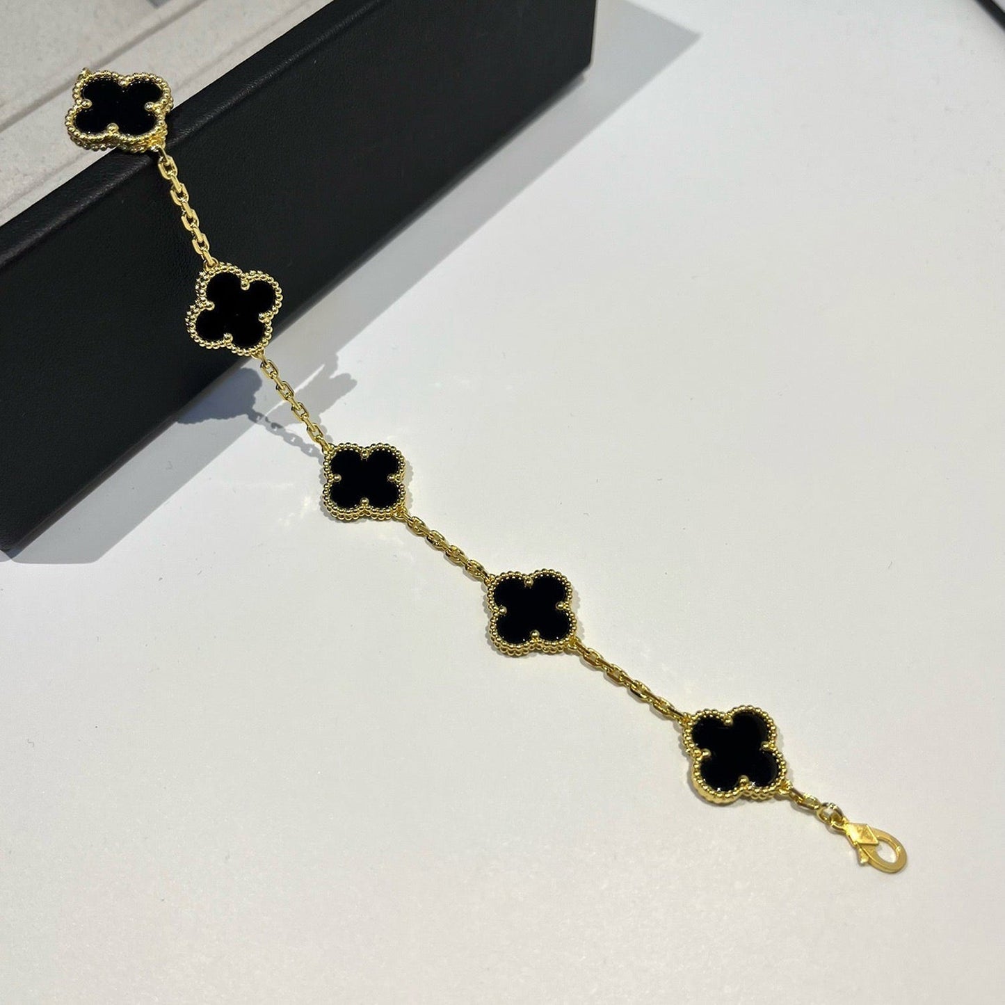 [Leaves]LUCKY CLOVER 5-MOTIF BRACELET - BLACK OXNY COLLECTION