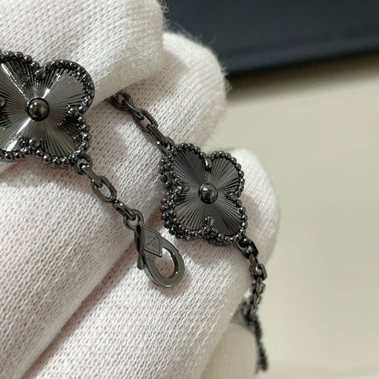 [Leaves]CLOVER 5 MOTIF BLACK BRACELET
