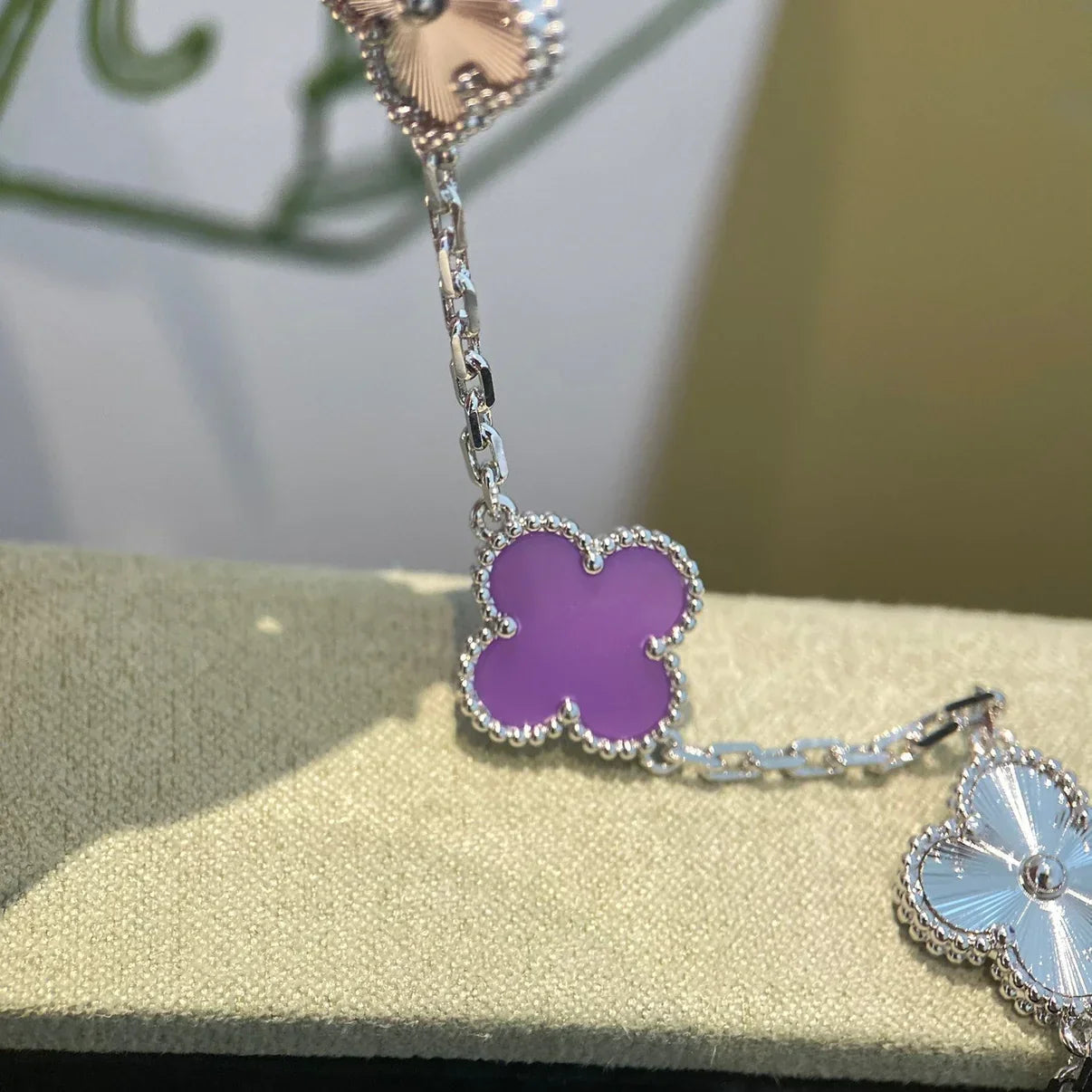 [Leaves]LUCKY CLOVER 5-MOTIF BRACELET - VIOLET COLLECTION