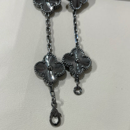 [Leaves]CLOVER 5 MOTIF BLACK BRACELET