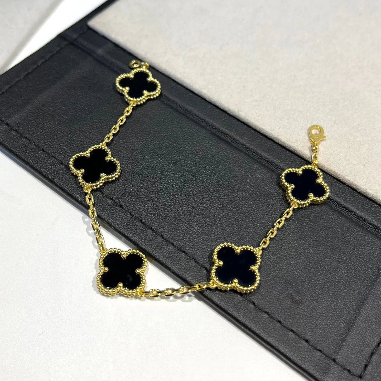 [Leaves]LUCKY CLOVER 5-MOTIF BRACELET - BLACK OXNY COLLECTION