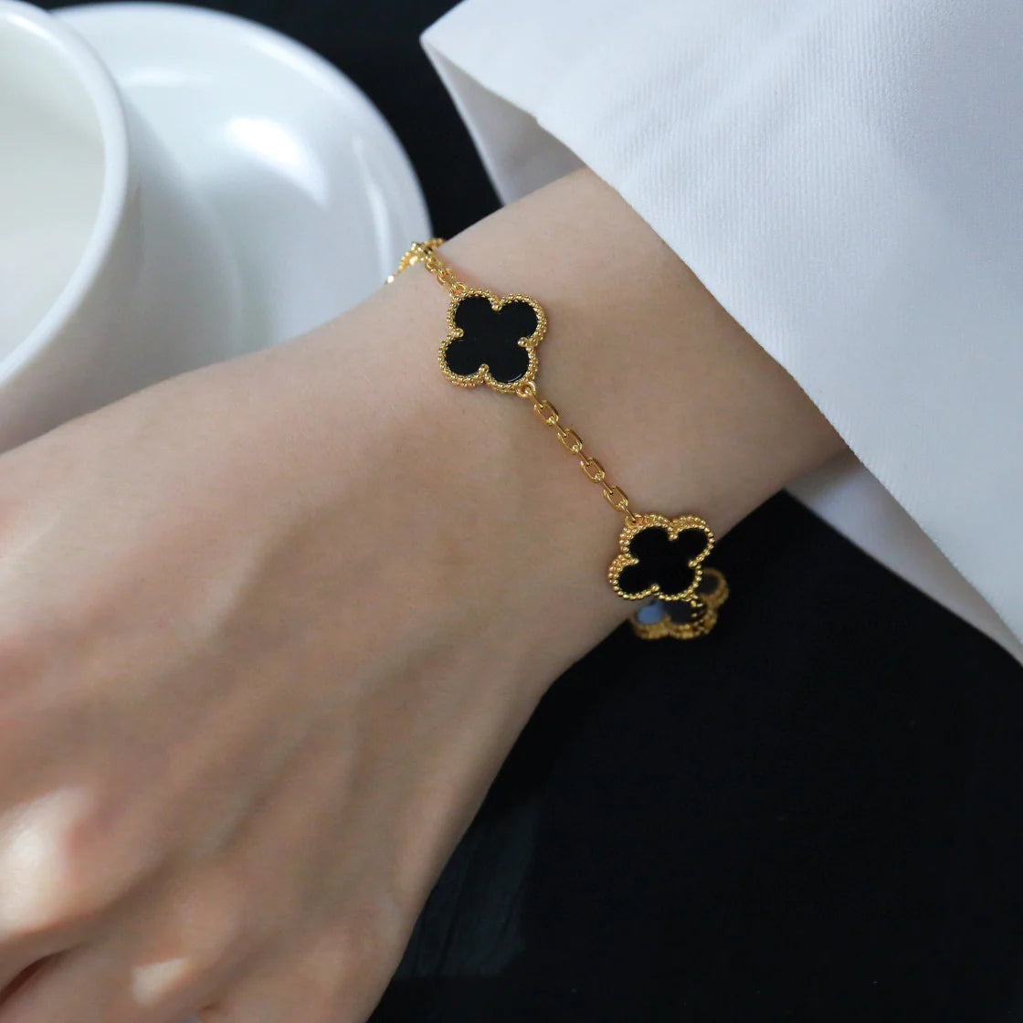 [Leaves]LUCKY CLOVER 5-MOTIF BRACELET - BLACK OXNY COLLECTION