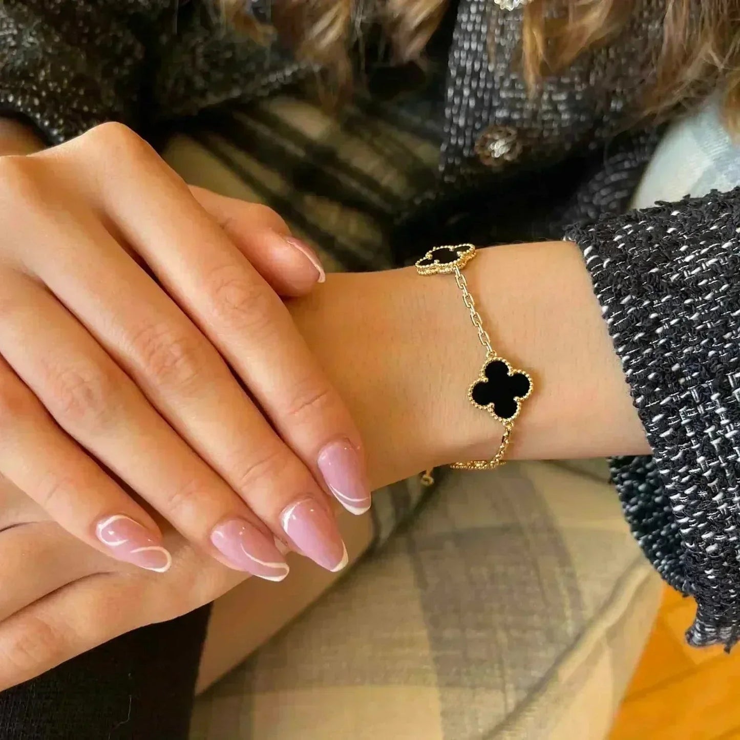 [Leaves]LUCKY CLOVER 5-MOTIF BRACELET - BLACK OXNY COLLECTION