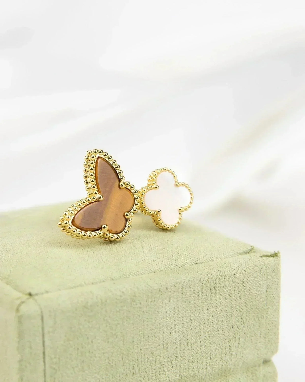 [Leaves]LUCKY BETWEEN THE FINGER RING
