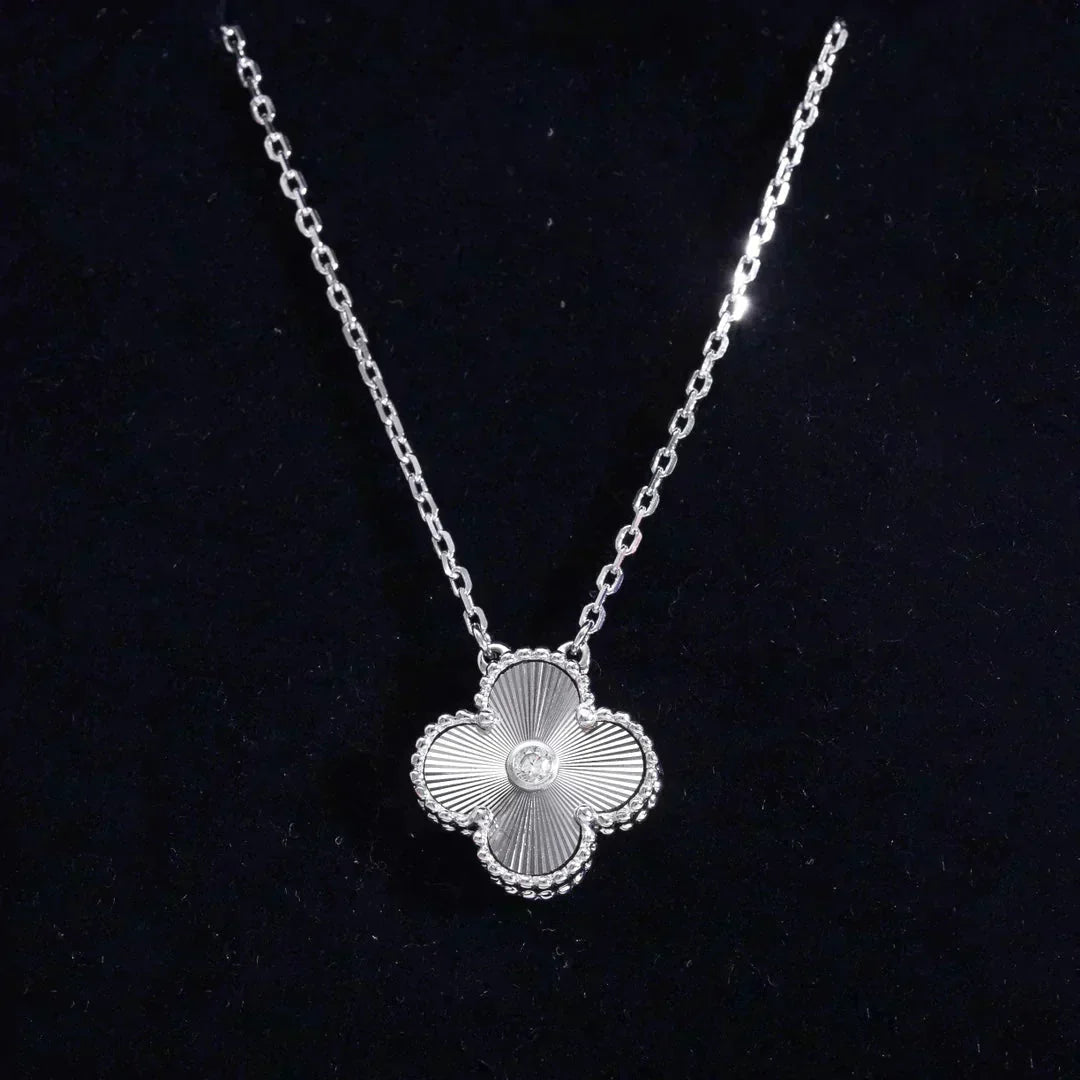 [Leaves]CLOVER  15MM DIAMOND LASER NECKLACE SILVER