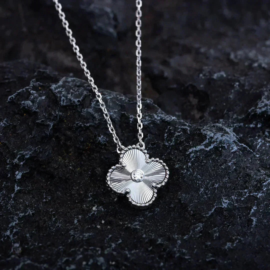 [Leaves]CLOVER  15MM DIAMOND LASER NECKLACE SILVER