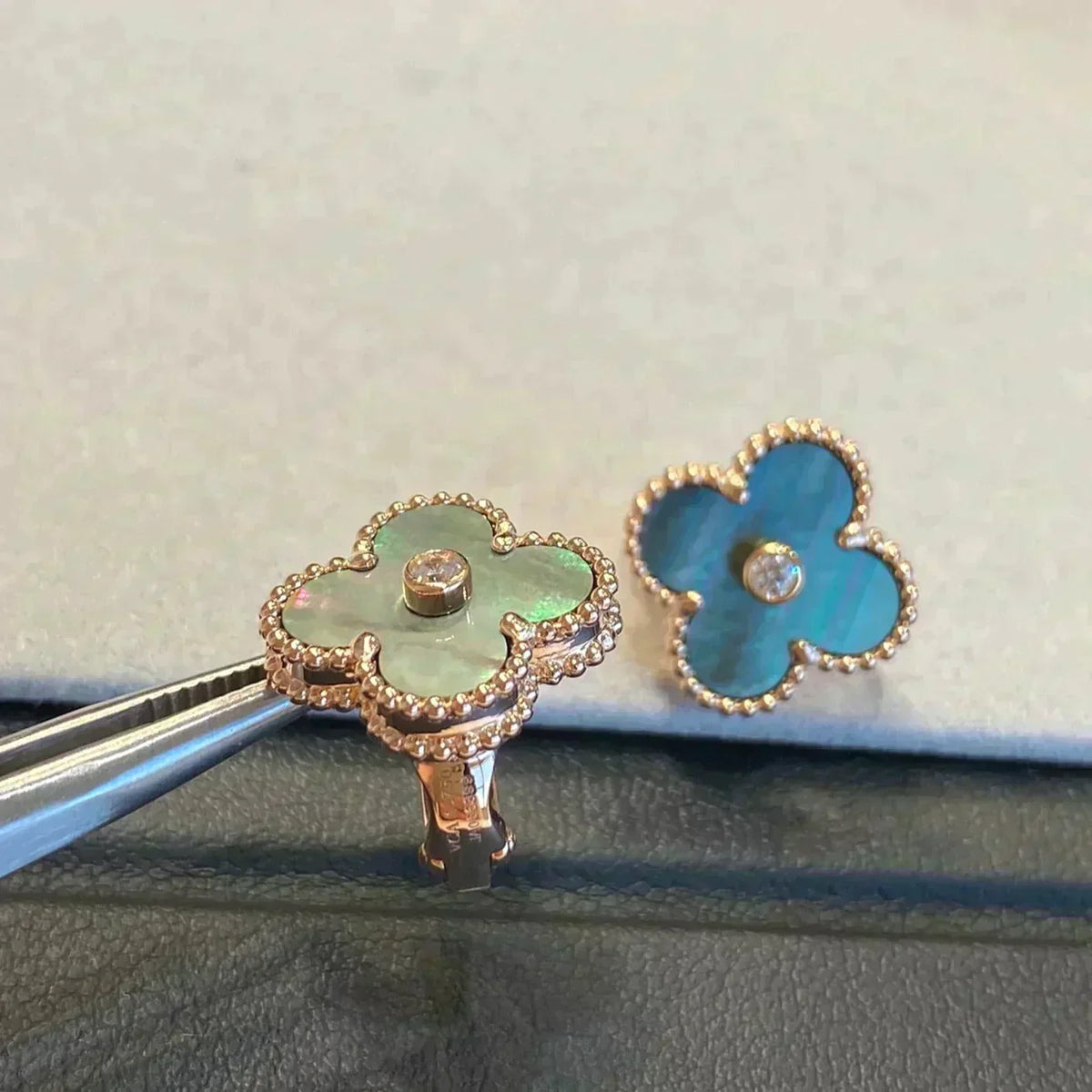 [Leaves]CLOVER MEDIUM 1 MOTIFS GRAY MOP  DIAMOND EARRINGS