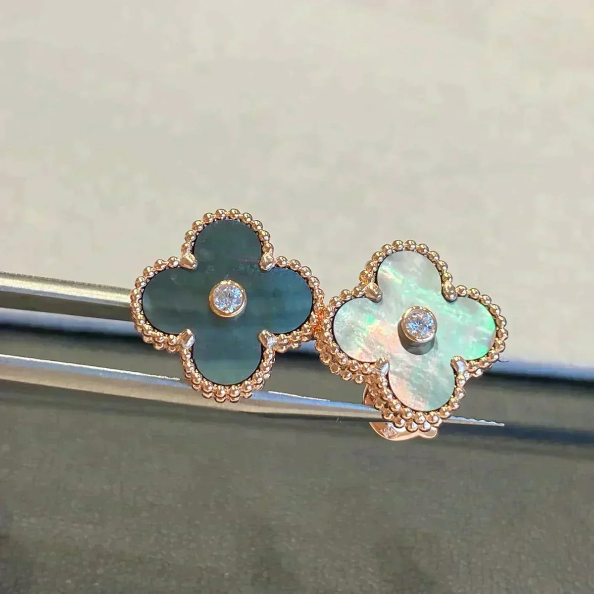[Leaves]CLOVER MEDIUM 1 MOTIFS GRAY MOP  DIAMOND EARRINGS