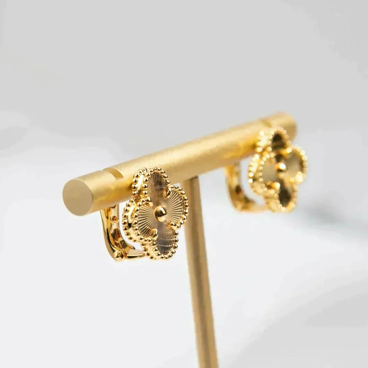 [Leaves]CLOVER MEDIUM 1 MOTIFS LASER EARRINGS