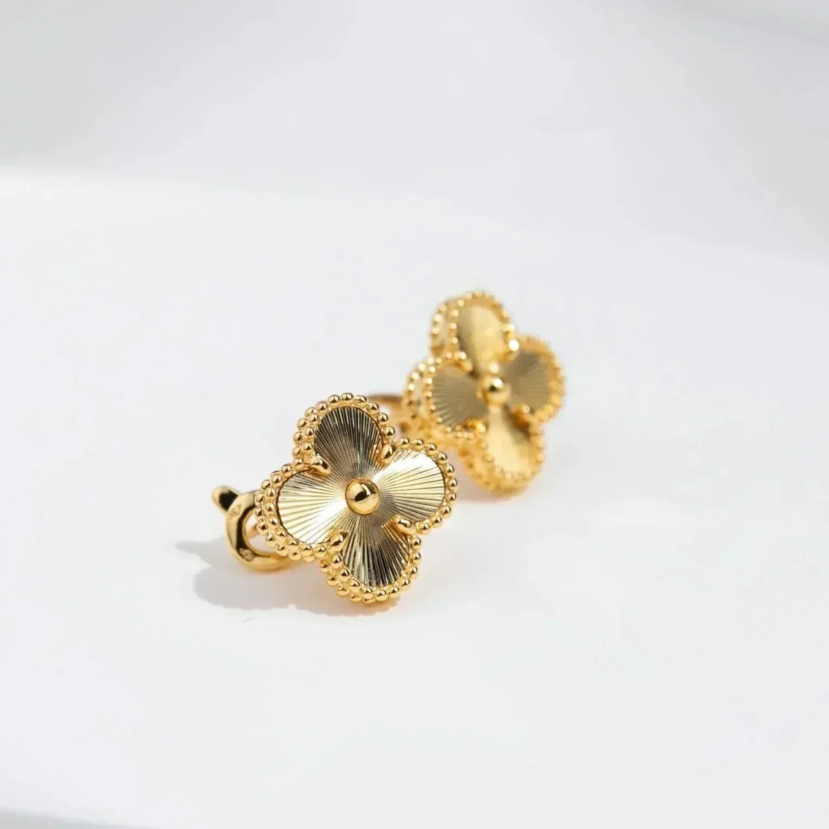 [Leaves]CLOVER MEDIUM 1 MOTIFS LASER EARRINGS