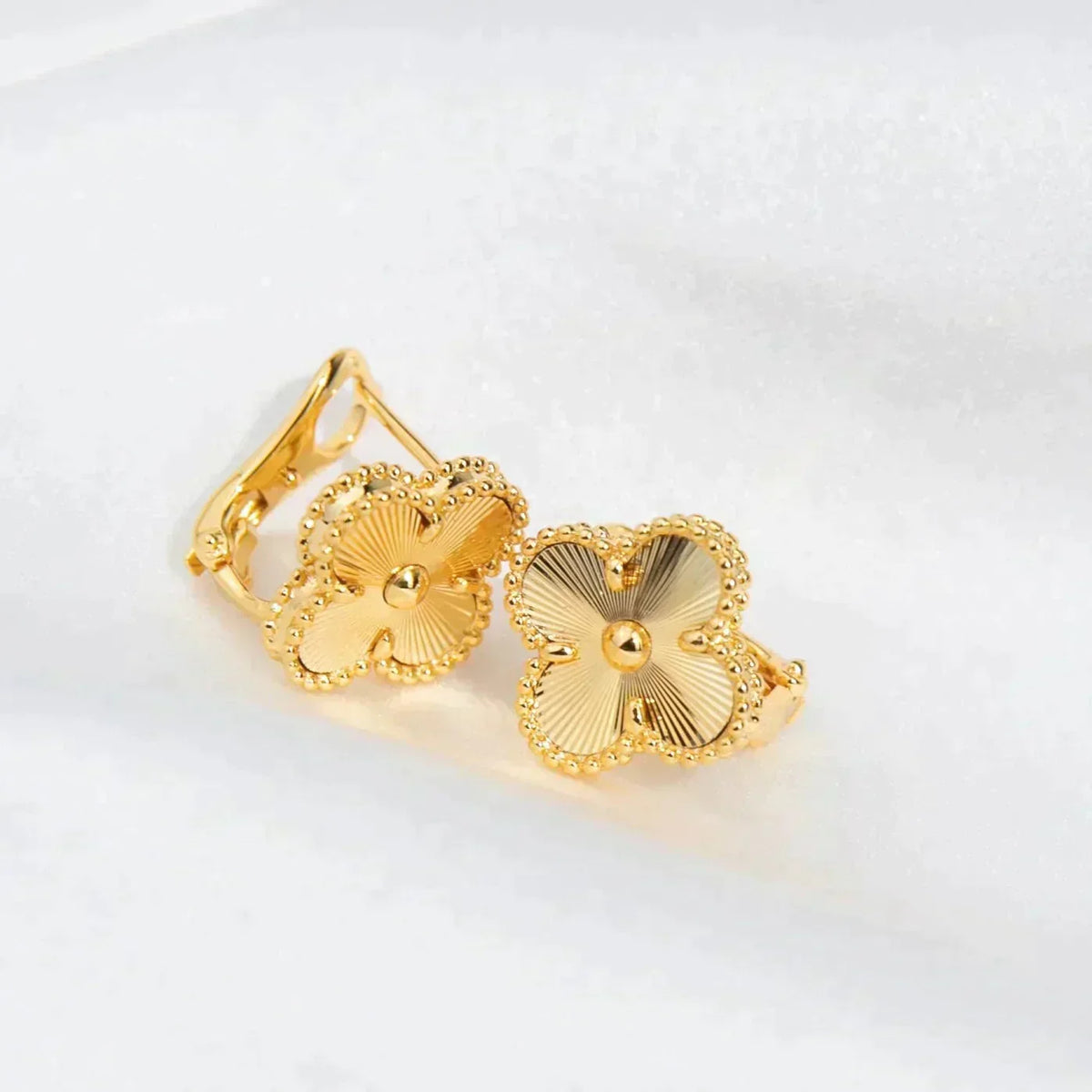 [Leaves]CLOVER MEDIUM 1 MOTIFS LASER EARRINGS