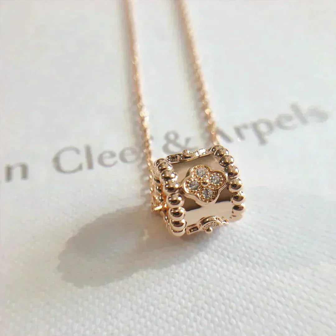 [Leaves]KALEIDOSCOPE PENDANT NECKLACE
