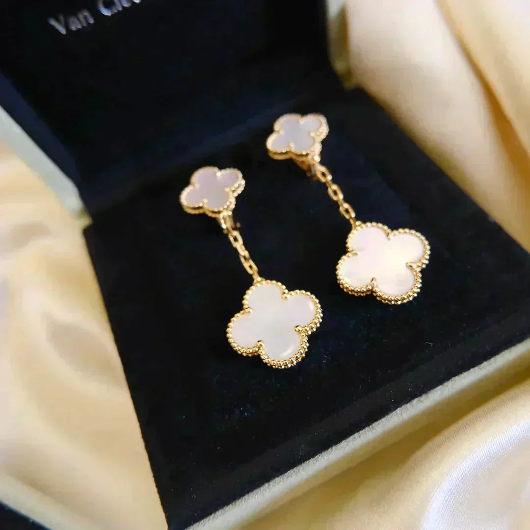 [Leaves]CLOVER 2 MOTIF WHITE MOP EARRINGS