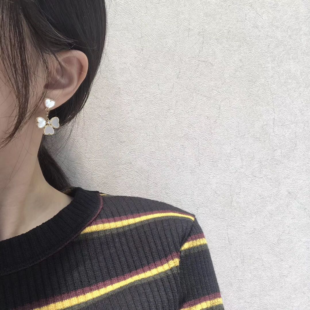 [Leaves]CLOVER SWEET WHITE MOP EARRINGS