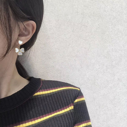 [Leaves]CLOVER SWEET WHITE MOP EARRINGS