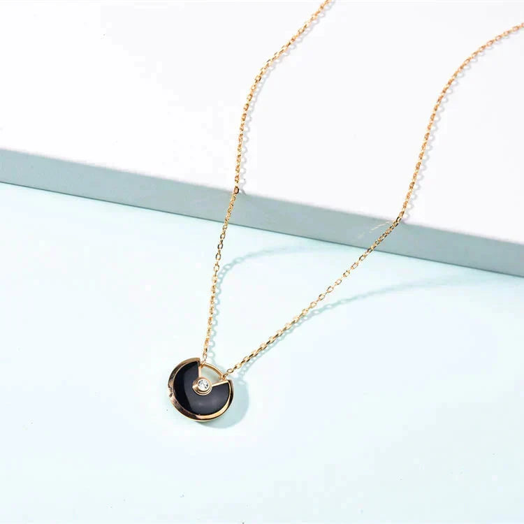 [Leaves]AMULETTE GOLD CARNELIAN ONYX NECKLACE