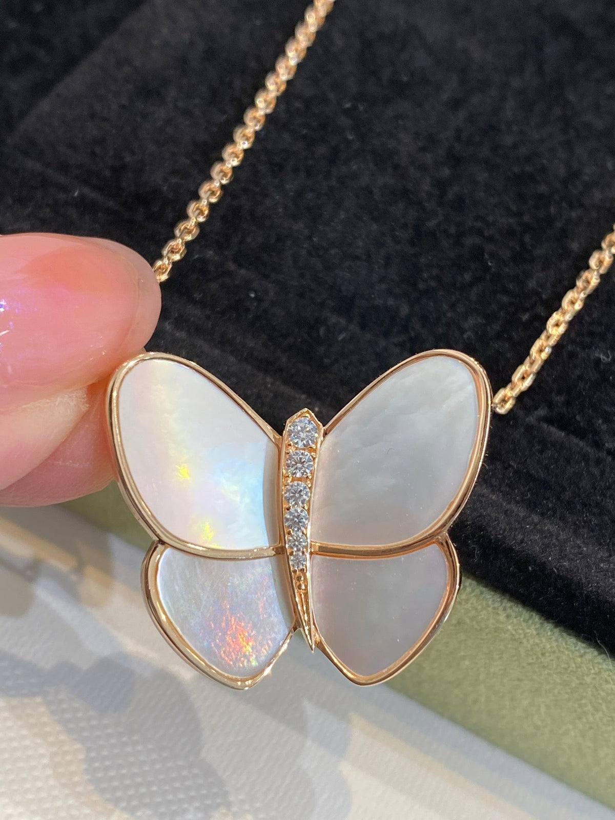 [Leaves]BUTTERFLY GOLD MOP DIAMOND NECKLACE