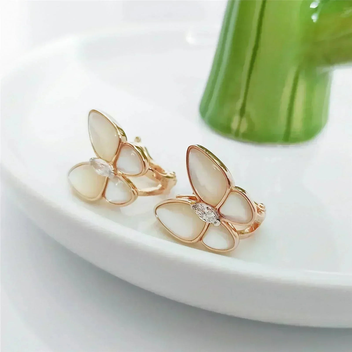[Leaves]BUTTERFLY MOP DIAMOND EARRINGS