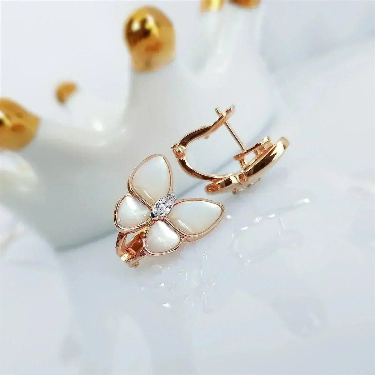 [Leaves]BUTTERFLY MOP DIAMOND EARRINGS
