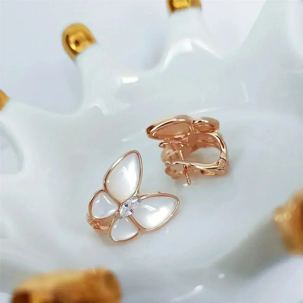 [Leaves]BUTTERFLY MOP DIAMOND EARRINGS