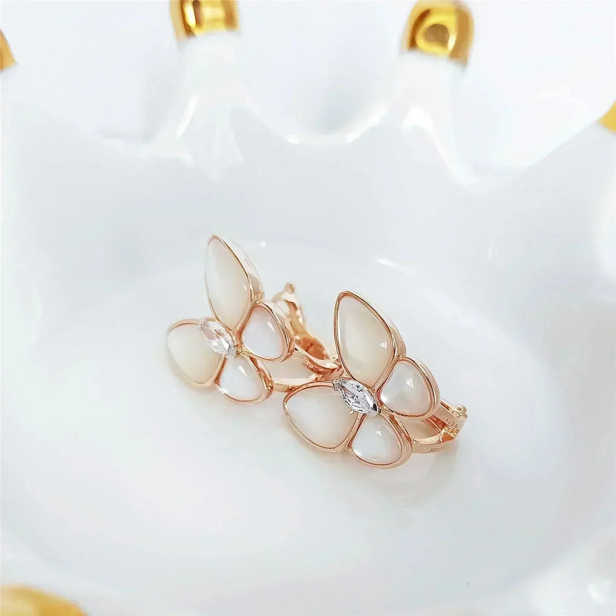 [Leaves]BUTTERFLY MOP DIAMOND EARRINGS
