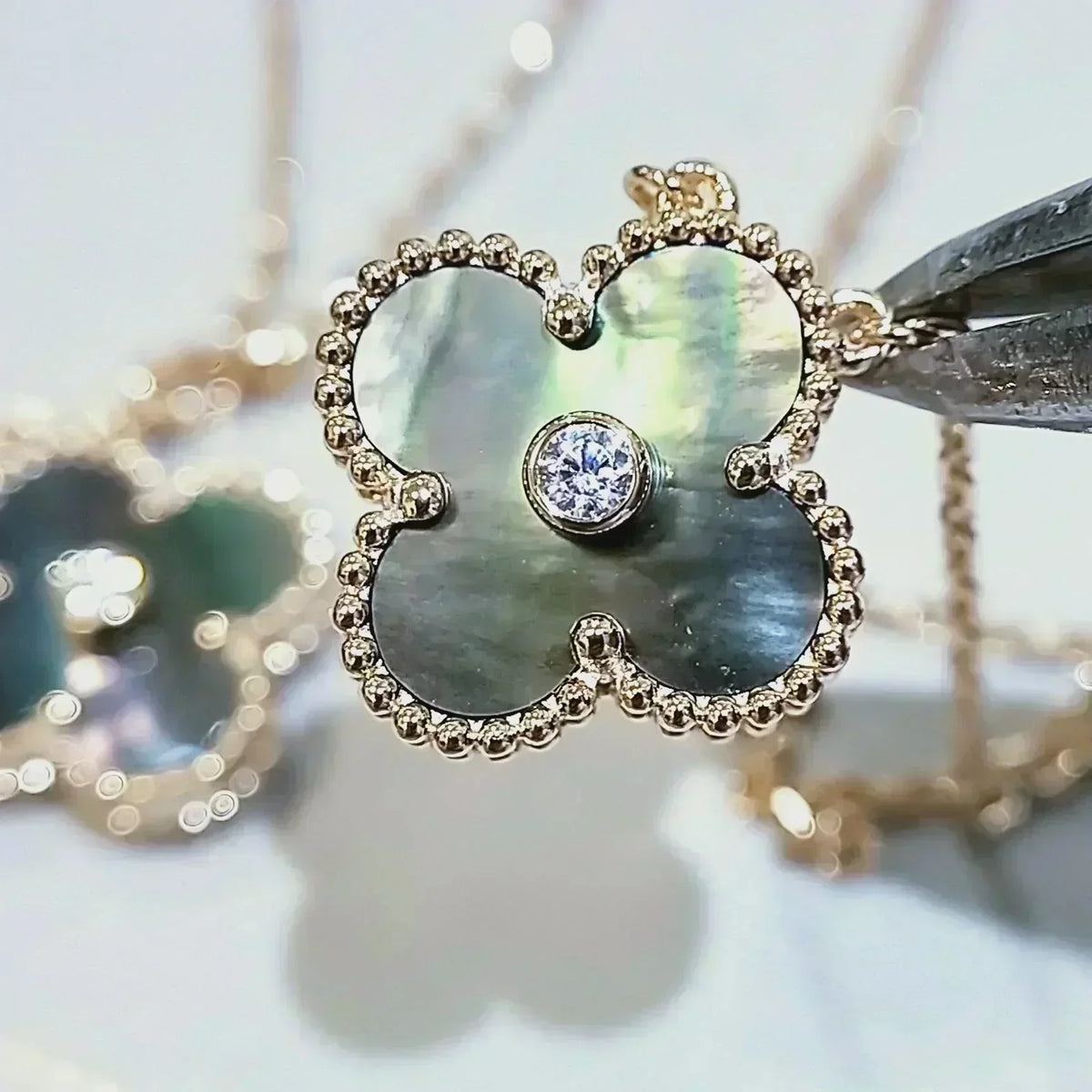 [Leaves]CLOVER 15MM DIAMOND AND MOTHER-OF-GREY NECKLACE
