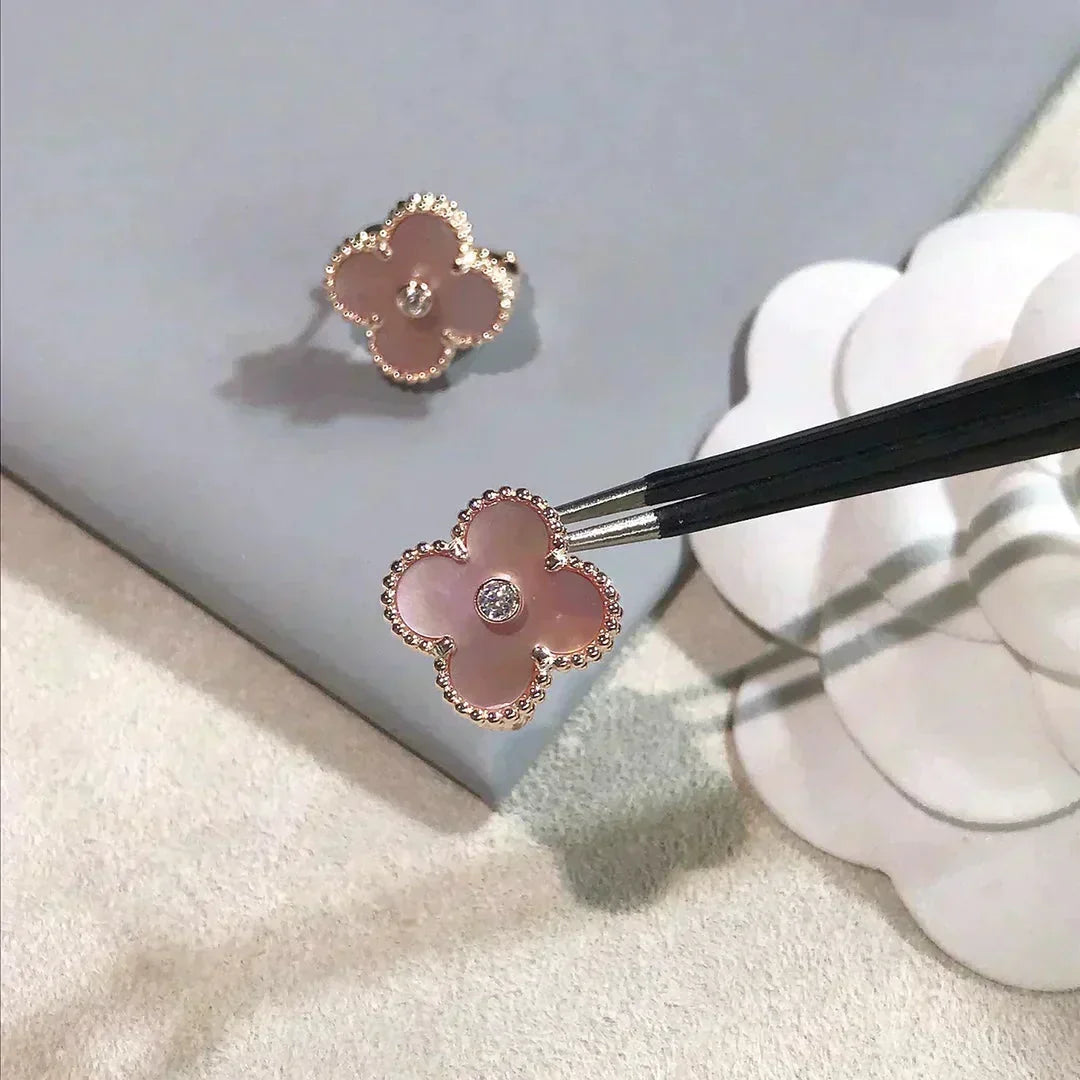 [Leaves]CLOVER MEDIUM 1 MOTIFS  PINK MOP DIAMOND EARRINGS