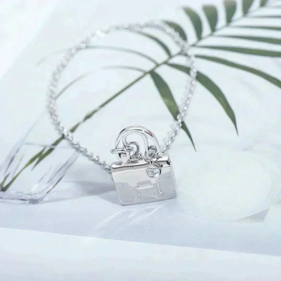 [Leaves]AMULETTE PEDANT SILVER NECKLACE