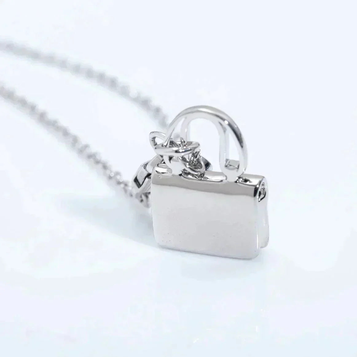 [Leaves]AMULETTE PEDANT SILVER NECKLACE