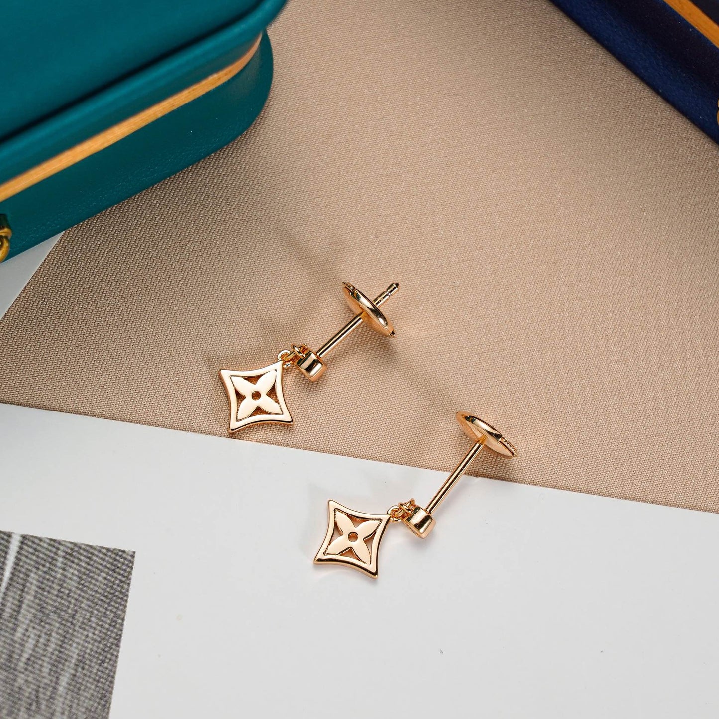 [Leaves]STAR EARRINGS GOLD