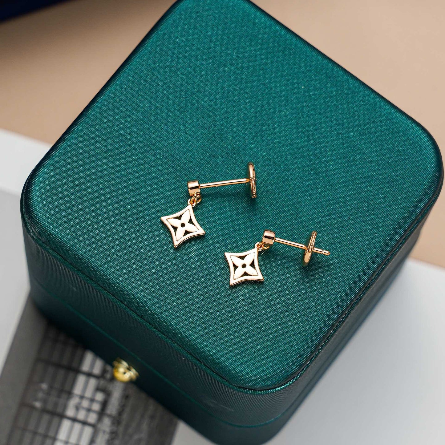 [Leaves]STAR EARRINGS GOLD