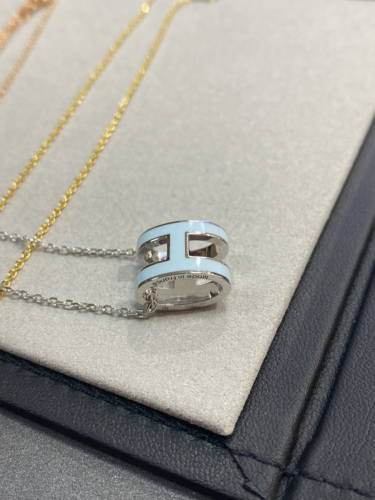 [Leaves]POP H LIGHT BLUE NECKLACE