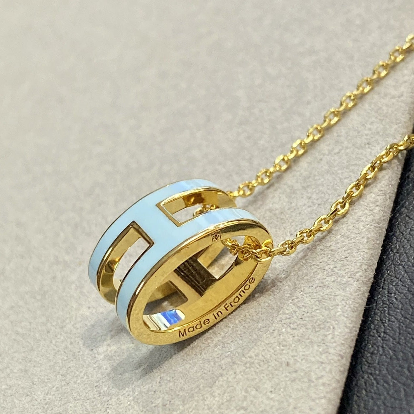 [Leaves]POP H LIGHT BLUE NECKLACE