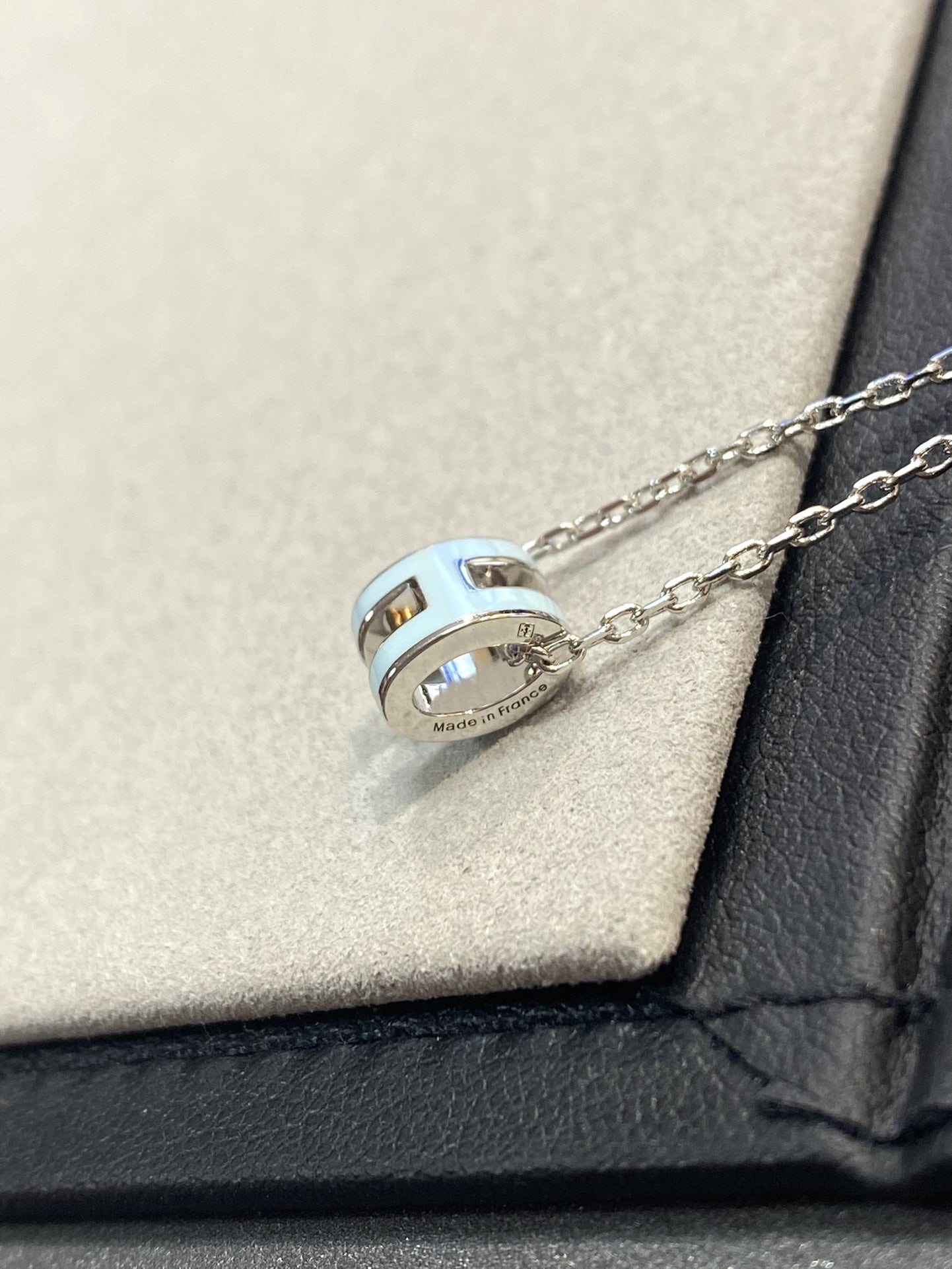 [Leaves]POP H LIGHT BLUE NECKLACE