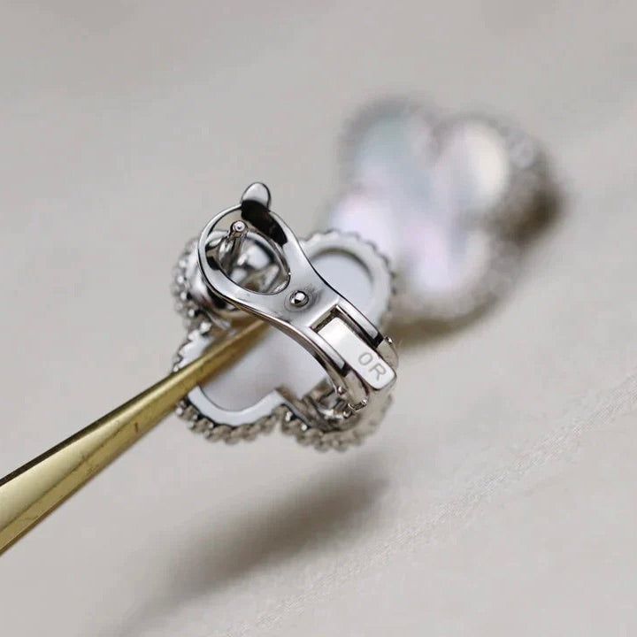 [Leaves]CLOVER MEDIUM 1 MOTIFS  WHITE MOP EARRINGS SILVER
