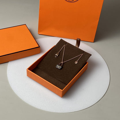 [Leaves]CONSTANCE BLACK PEDANT ROSE GOLD NECKLACE