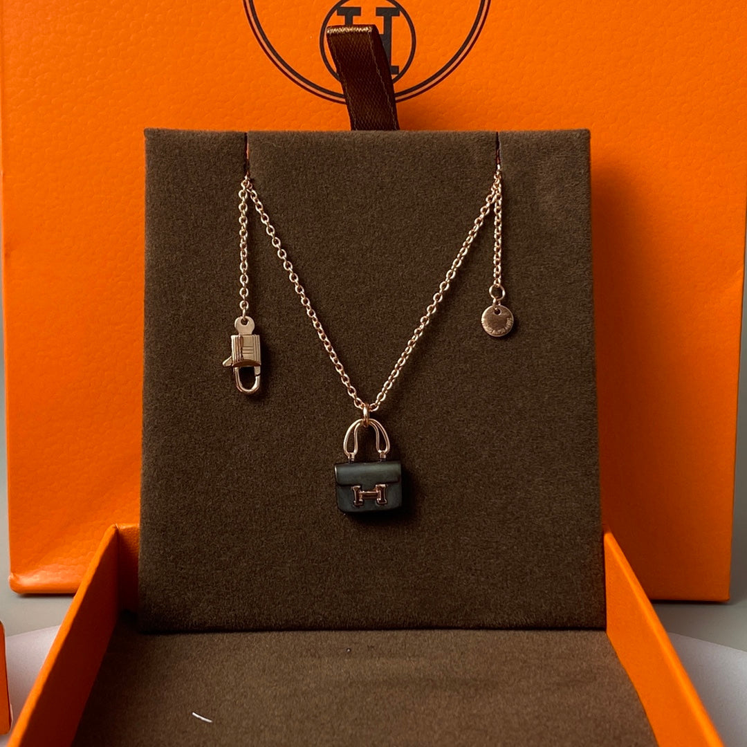 [Leaves]CONSTANCE BLACK PEDANT ROSE GOLD NECKLACE