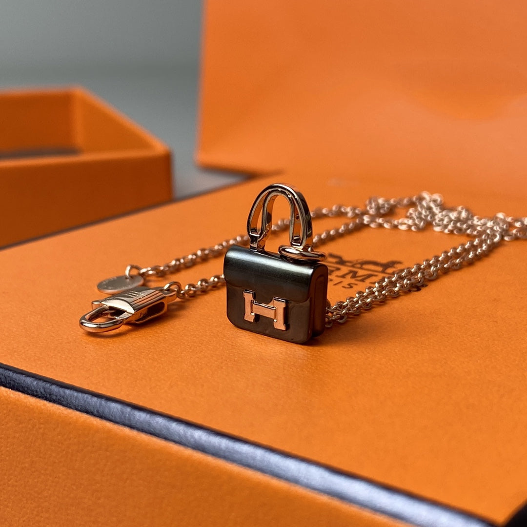 [Leaves]CONSTANCE BLACK PEDANT ROSE GOLD NECKLACE