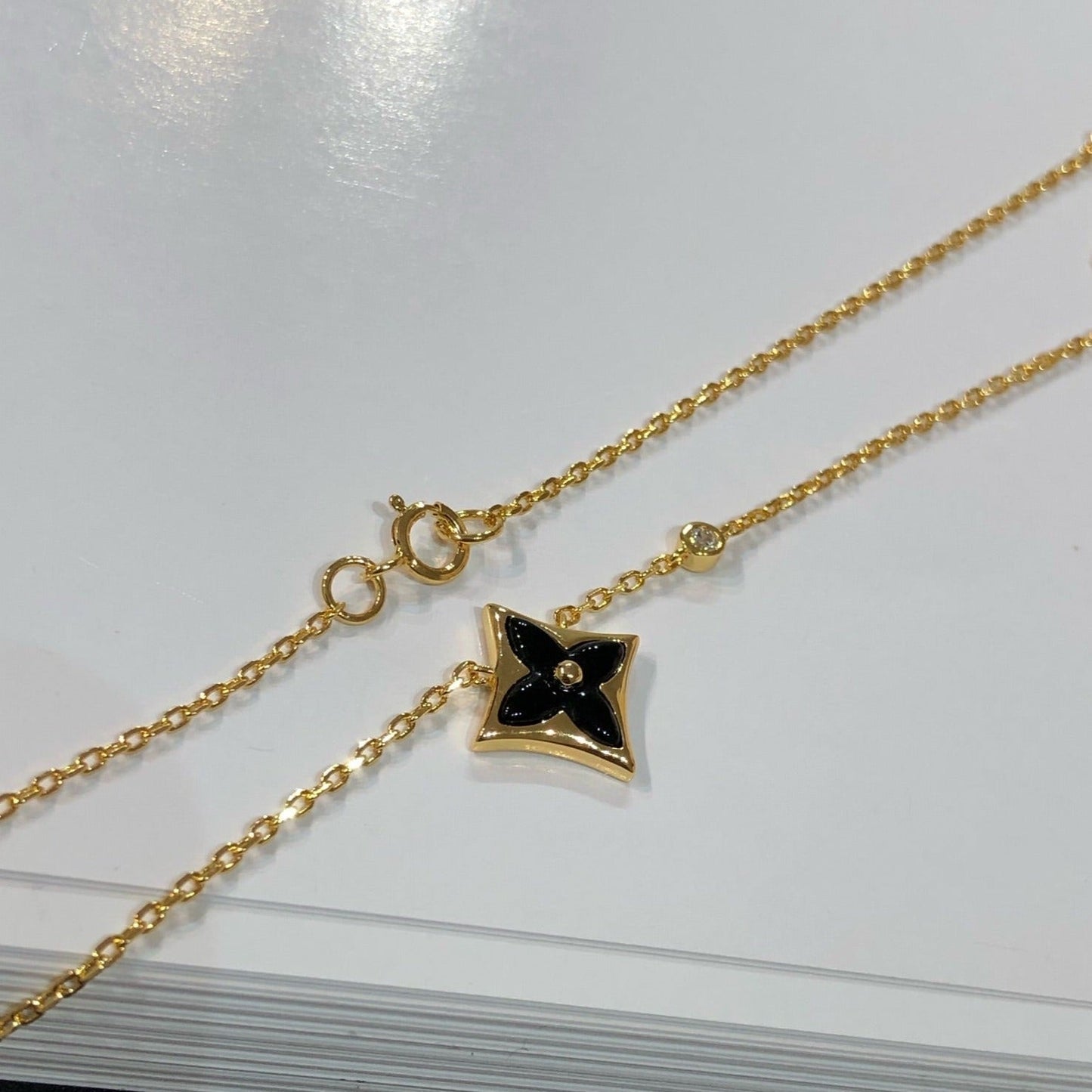 [Leaves]STAR BLACK MOP NECKLACE