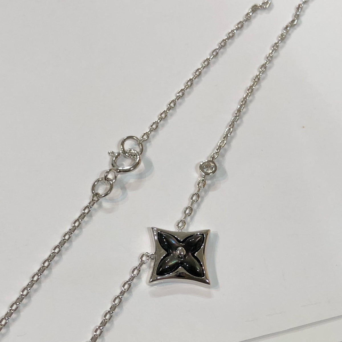 [Leaves]STAR BLACK MOP NECKLACE
