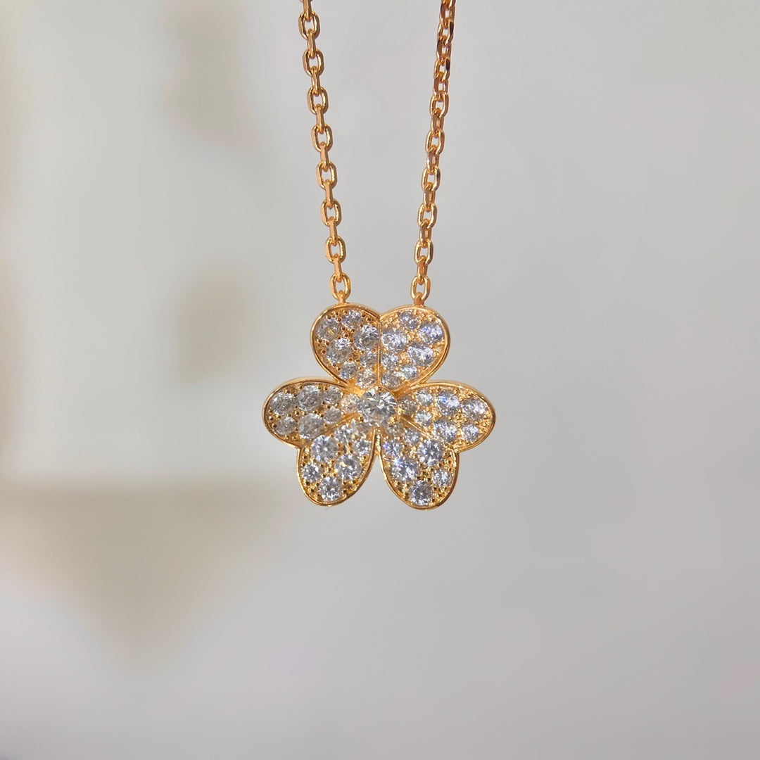 [Leaves]PAVÉ DIAMOND FLOWER CHARM NECKLACE